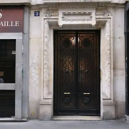 Dante Joli Nid Calme Clair Type Cabine Pied Notre Dame * Parigi
